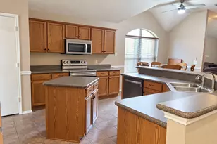606 Lake Bridge Dr, Lake Dallas, TX 75065 - Photo 4