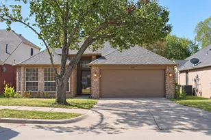 606 Lake Bridge Dr, Lake Dallas, TX 75065 - Photo 1