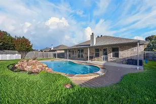 332 Hacienda Dr, Waxahachie, TX 75165 - Photo 2