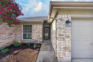332 Hacienda Dr, Waxahachie, TX 75165 - Photo 4