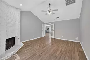 806 Creekside Dr, Euless, TX 76040 - Photo 16
