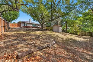 806 Creekside Dr, Euless, TX 76040 - Photo 32