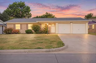 813 Jerry Ln, Bedford, TX 76022 - Photo 1