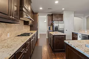 419 Paluxy Dr, Irving, TX 75039 - Photo 4