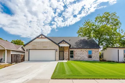 808 Wilkinson Drive, Mesquite, TX 75149 - Photo 1