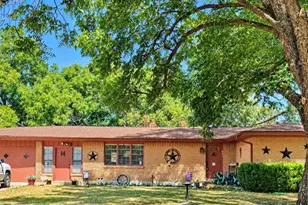 800 Kerry Ln, Azle, TX 76020 - Photo 2