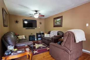 800 Kerry Ln, Azle, TX 76020 - Photo 8