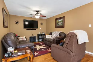 800 Kerry Ln, Azle, TX 76020 - Photo 8