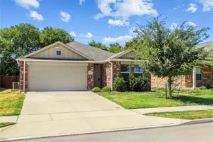 1520 Claireborne Ct, Little Elm, TX 75068 - Photo 2