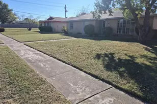 2705 Tanglewood Dr, Lancaster, TX 75134 - Photo 2