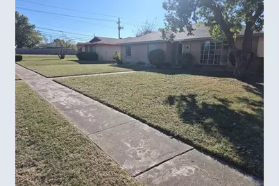 2705 Tanglewood Drive, Lancaster, TX 75134 - Photo 2