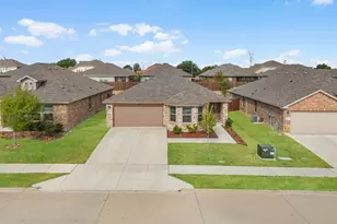 9509 Golden Smt Dr, Fort Worth, TX 76131 - Photo 6