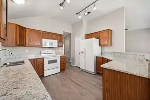 926 Tennis Villa Dr, Arlington, TX 76017 - Photo 4