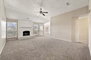 926 Tennis Villa Dr, Arlington, TX 76017 - Photo 2