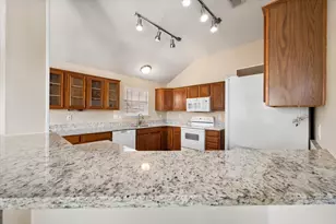 926 Tennis Villa Dr, Arlington, TX 76017 - Photo 6