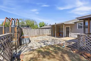 309 Elm St, Whitesboro, TX 76273 - Photo 28