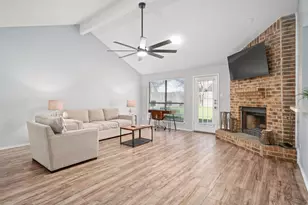 2334 Dartmouth Dr, Grand Prairie, TX 75052 - Photo 2