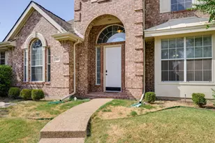 321 Andre Dr, Irving, TX 75063 - Photo 4