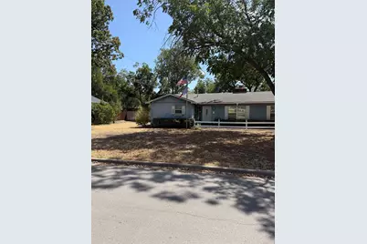 1101 W Chambers Street, Cleburne, TX 76033 - Photo 2