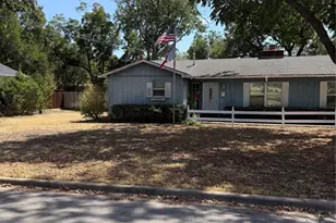 1101 W Chambers St, Cleburne, TX 76033 - Photo 2