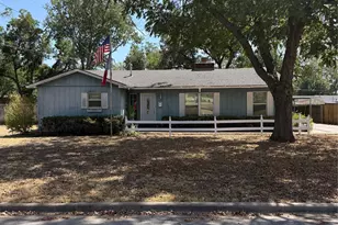 1101 W Chambers St, Cleburne, TX 76033 - Photo 1