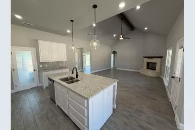 924 Eagles Way, Springtown, TX 76082 - Photo 4