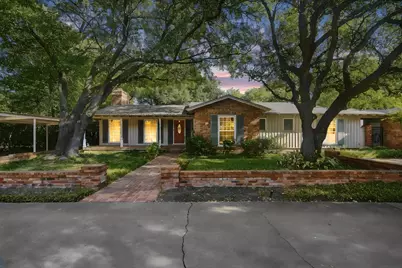 1107 E Walnut Street, Hillsboro, TX 76645 - Photo 1