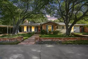 1107 E Walnut St, Hillsboro, TX 76645 - Photo 1