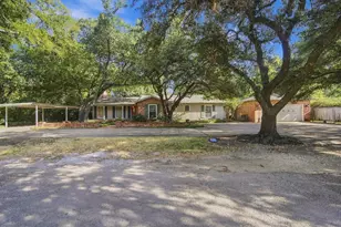 1107 E Walnut St, Hillsboro, TX 76645 - Photo 2