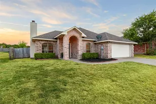 903 E Burnett St, Ennis, TX 75119 - Photo 2