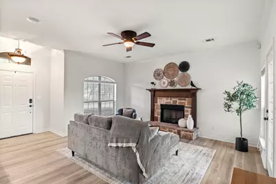 903 E Burnett Street, Ennis, TX 75119 - Photo 8