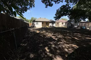 1205 Oak St, Grand Prairie, TX 75050 - Photo 18