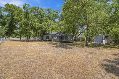 703 W Milam Street, Ennis, TX 75119 - Photo 28