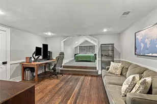 300 W College St, Grapevine, TX 76051 - Photo 26