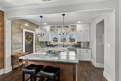 300 W College Street, Grapevine, TX 76051 - Photo 2