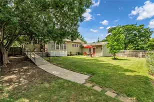 300 W College St, Grapevine, TX 76051 - Photo 32