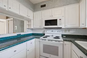 5811 Sandhurst Ln, Dallas, TX 75206 - Photo 18