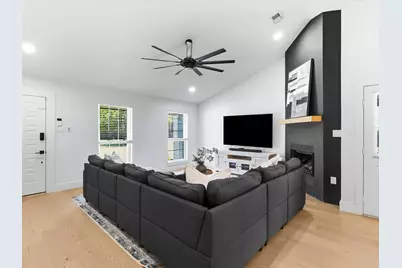 1220 Oxford Lane, Grapevine, TX 76051 - Photo 8