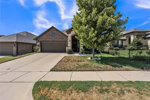 2524 Hadley St, Weatherford, TX 76087 - Photo 2