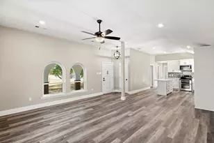 360 Rockett Ln, Pecan Hill, TX 75154 - Photo 10