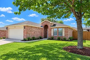 800 Castlewick Ct, Arlington, TX 76018 - Photo 2