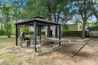 402 E Cook Street, Eustace, TX 75124 - Photo 2