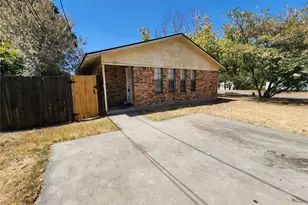 3211 Eastridge Dr, Haltom City, TX 76117 - Photo 2