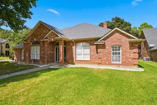 1005 St Andrews Dr, Mansfield, TX 76063 - Photo 2