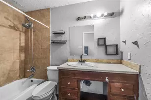 5511 Creek Valley Dr, Arlington, TX 76018 - Photo 14