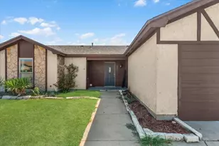 5511 Creek Valley Dr, Arlington, TX 76018 - Photo 2