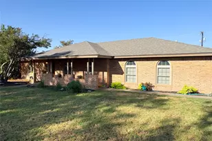 2802 Wood St, Vernon, TX 76384 - Photo 2
