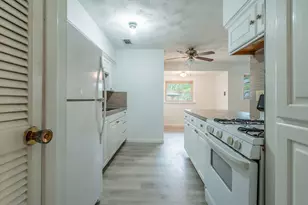 1105 Belle St, Bedford, TX 76022 - Photo 4