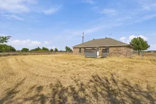 1711 Chenoweth St, Decatur, TX 76234 - Photo 34
