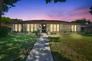 1030 Shadywood Ln, DeSoto, TX 75115 - Photo 2